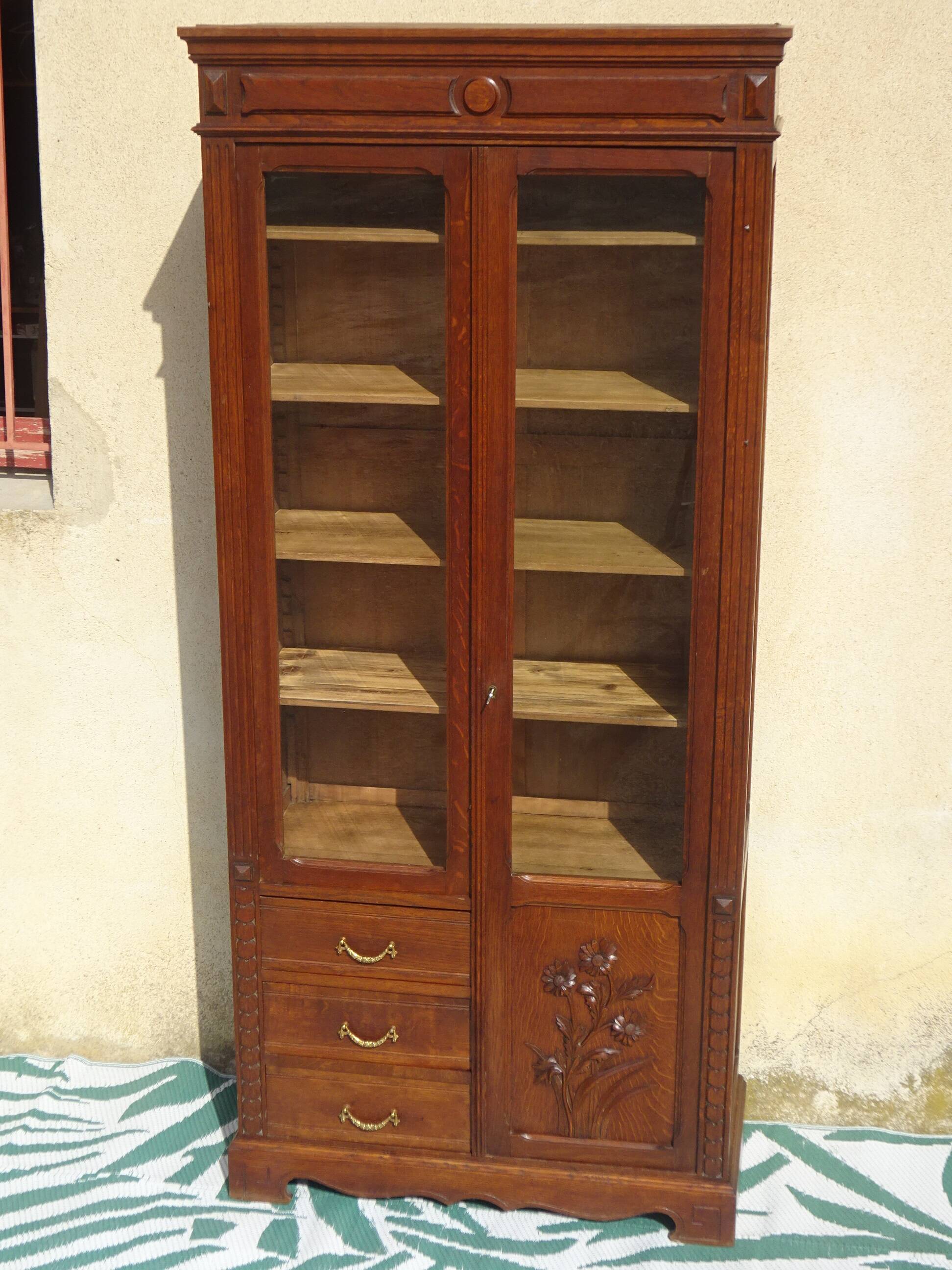 Small display case in oak and old glass