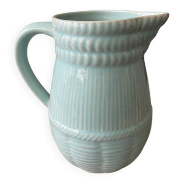 Pichet en barbotine de couleur bleu turquoise st clement modele osier