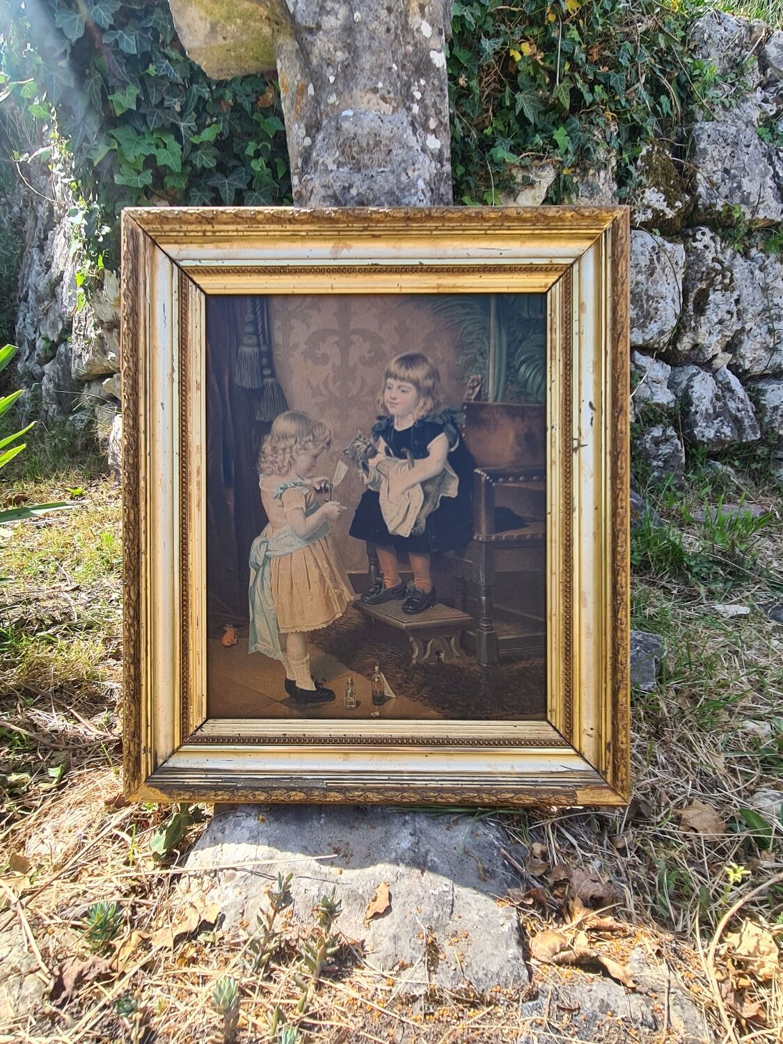 Table "little girls with cats"