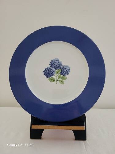 Tavo Lina fine porcelain plate