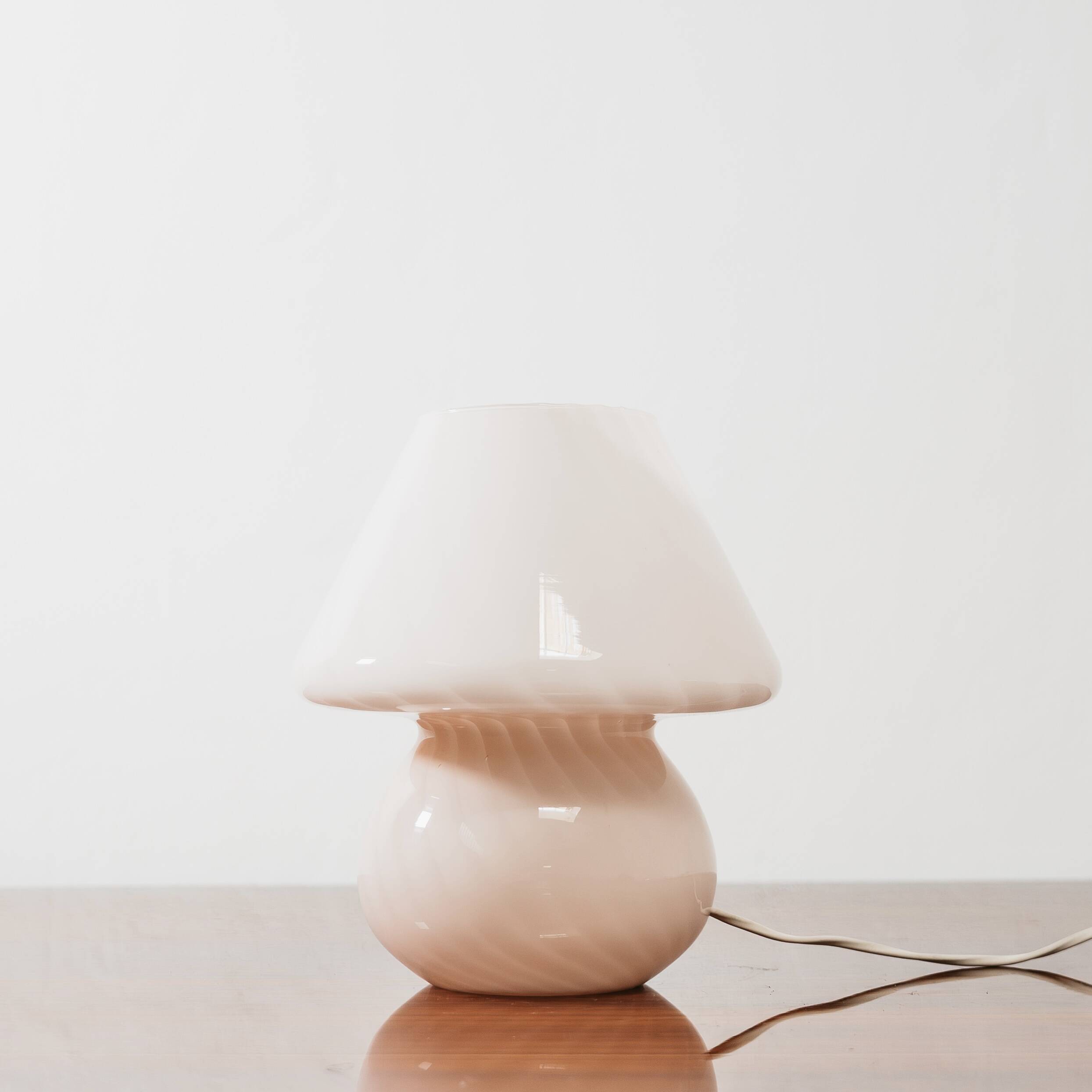 Coppia de lampes de table Murano champignon rose design des années 1970