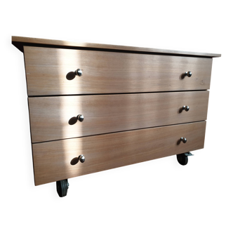 Chest of drawers