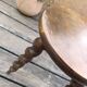 tabouret de ferme tripode brutaliste | pieds torsadés