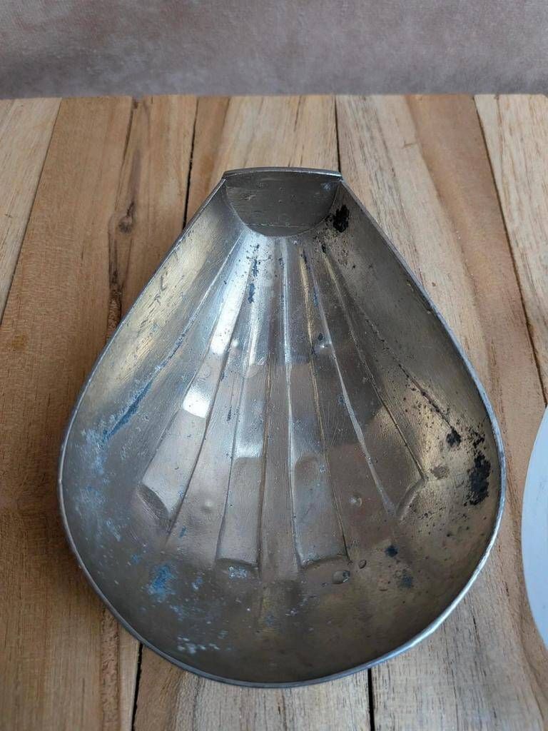 Vintage Art Deco silver-plated butter dish – Shell