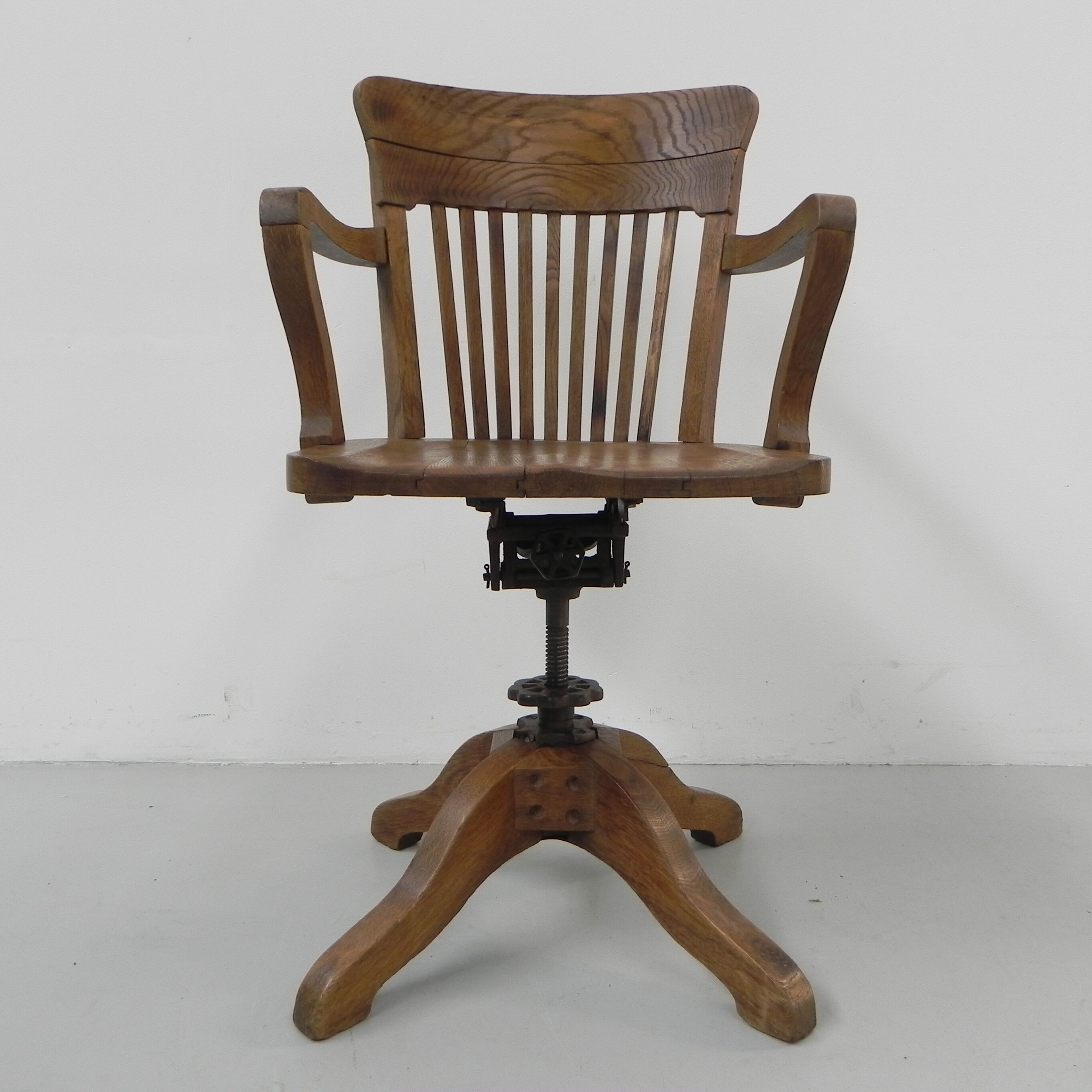 Oak office chair with spring mechanism and armrests