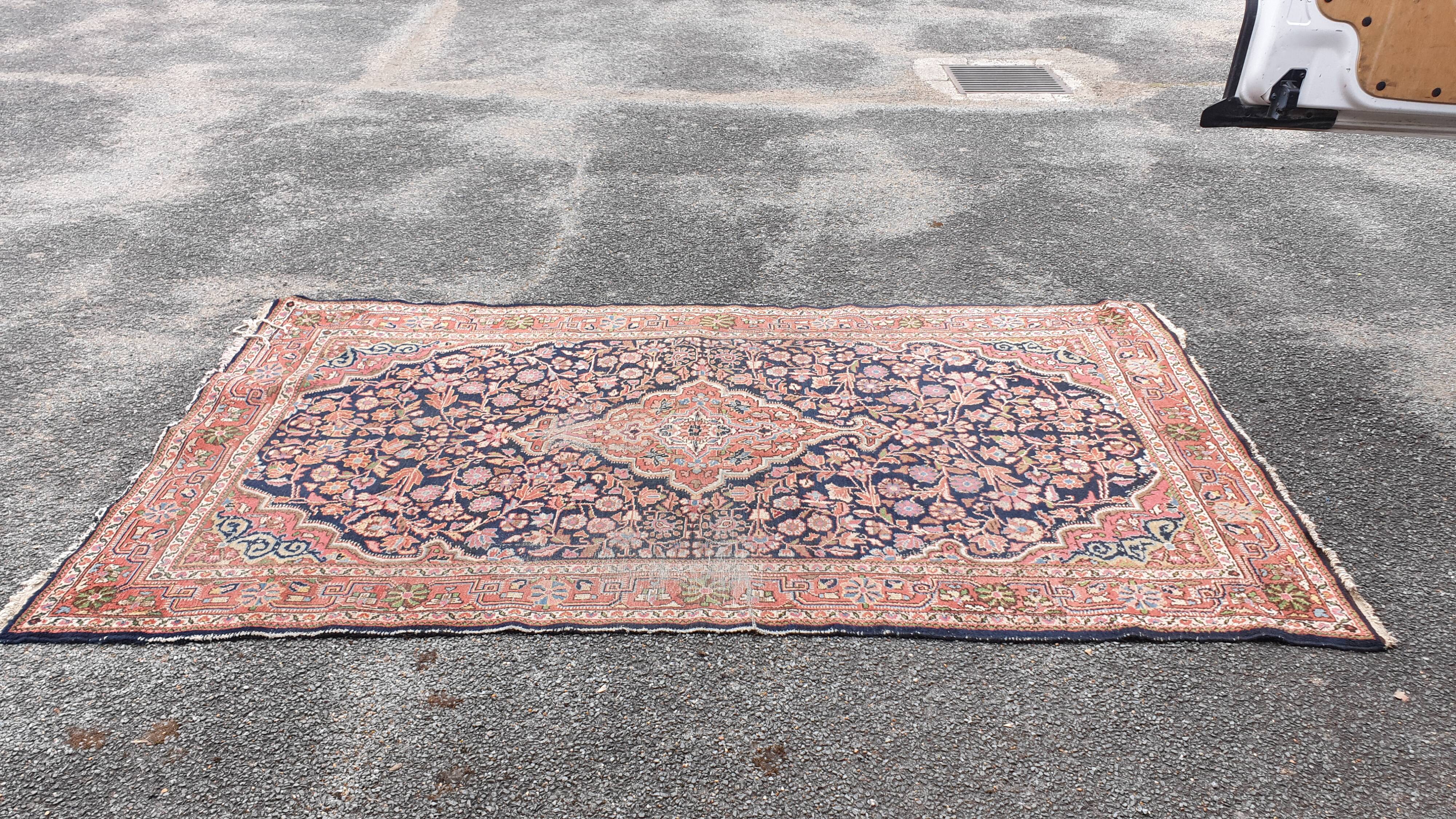 Hand-knotted Kashan rug