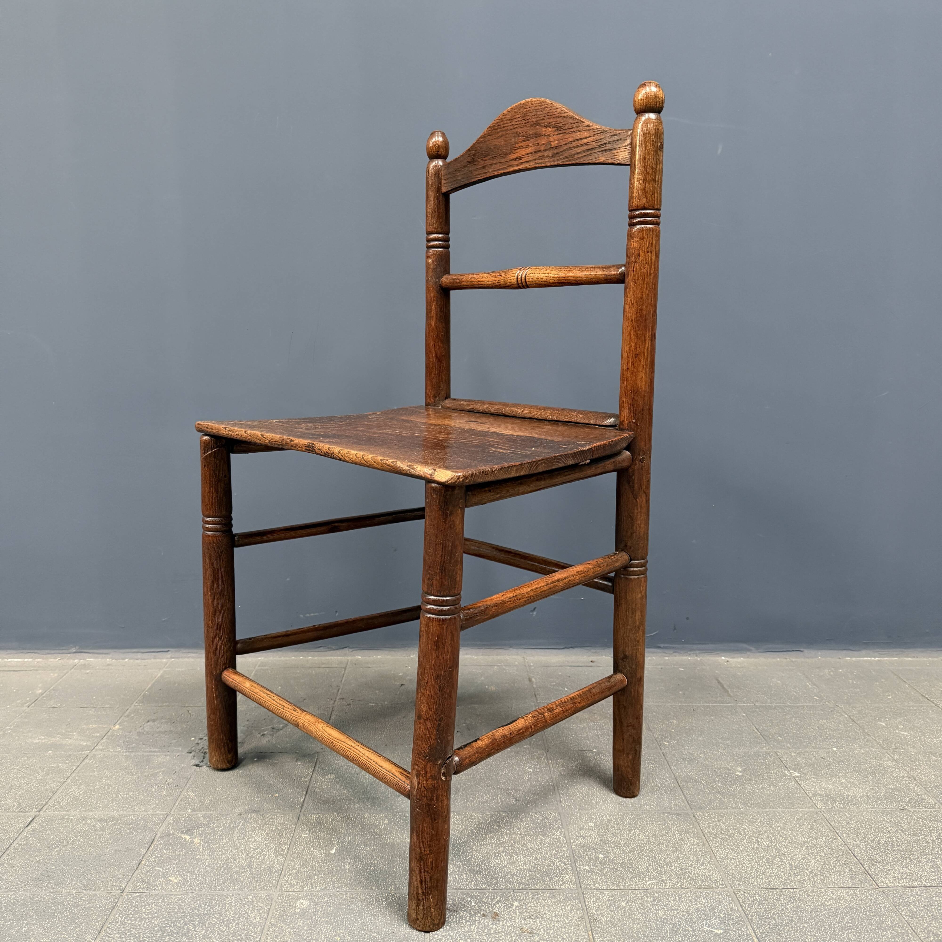 Ensemble de six chaises de cuisine anglaises anciennes