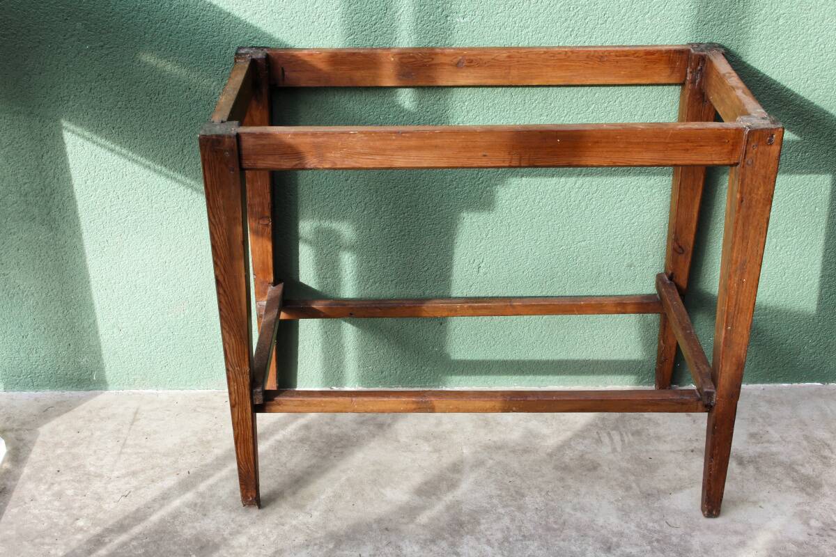 Table de métier, début 20ème, en bois et zinc riveté