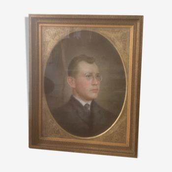 Portrait d’un homme aux lorgnons d’August Wilde 1882 -1950.Pastel signé et daté 1918.