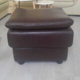 Square pouf in brown leather