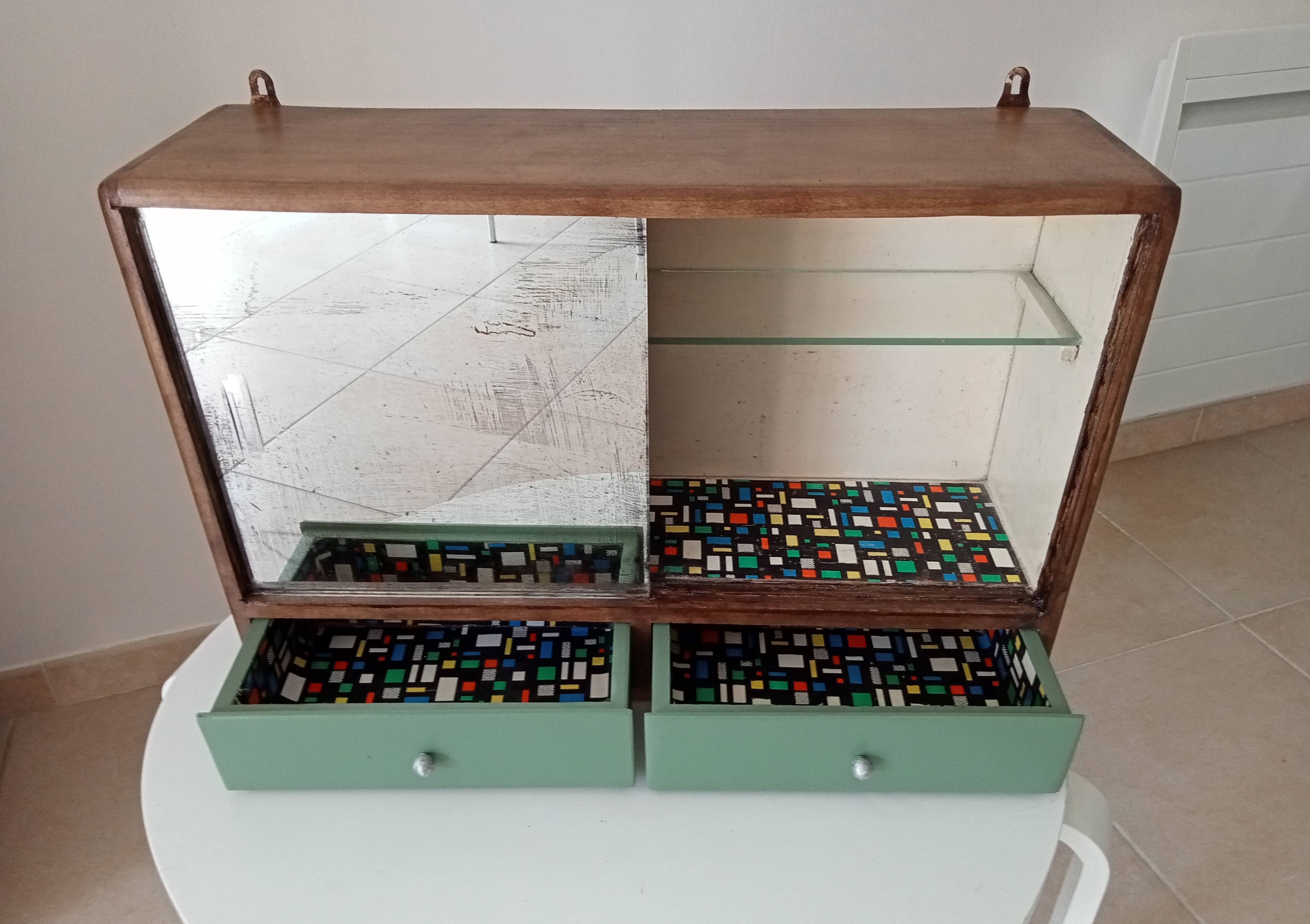 Vintage medicine cabinet 70s