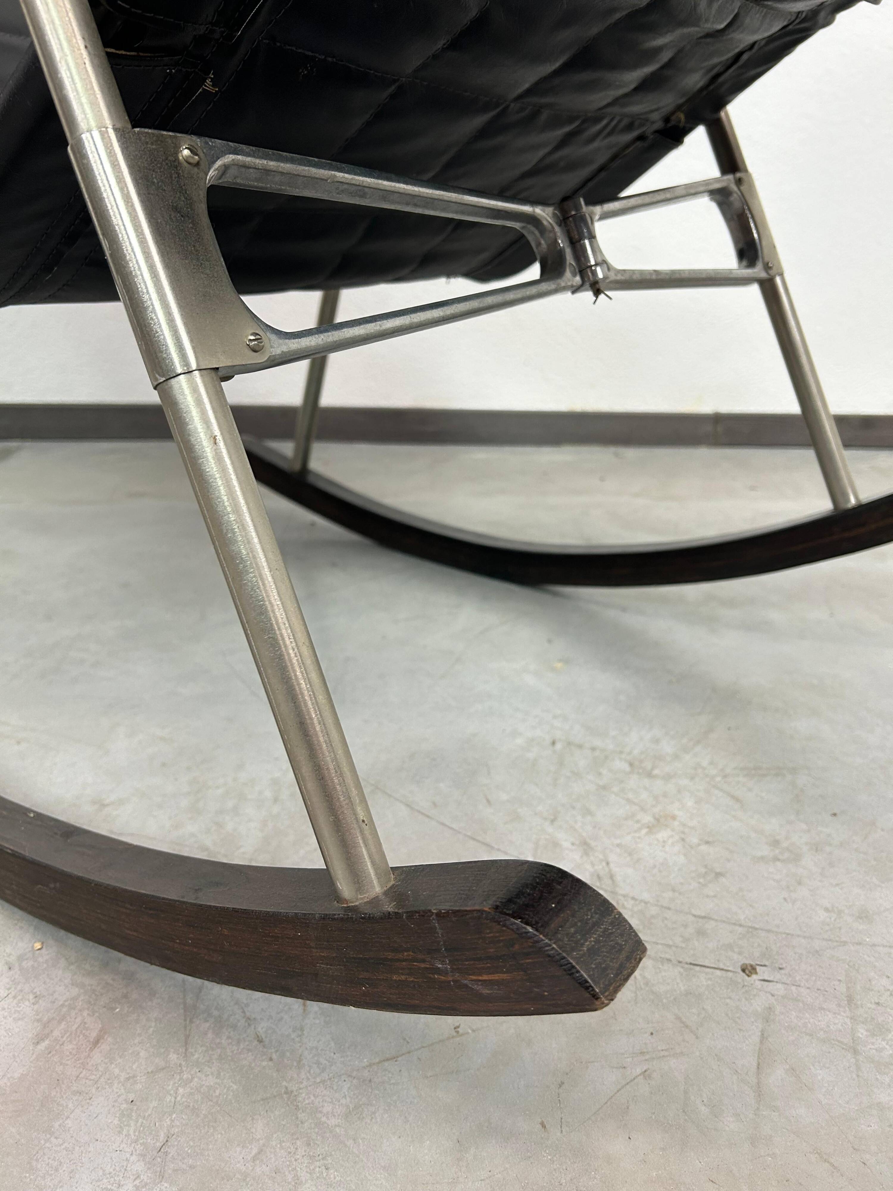 Japanese folding rocking chair by Nii Takeshi