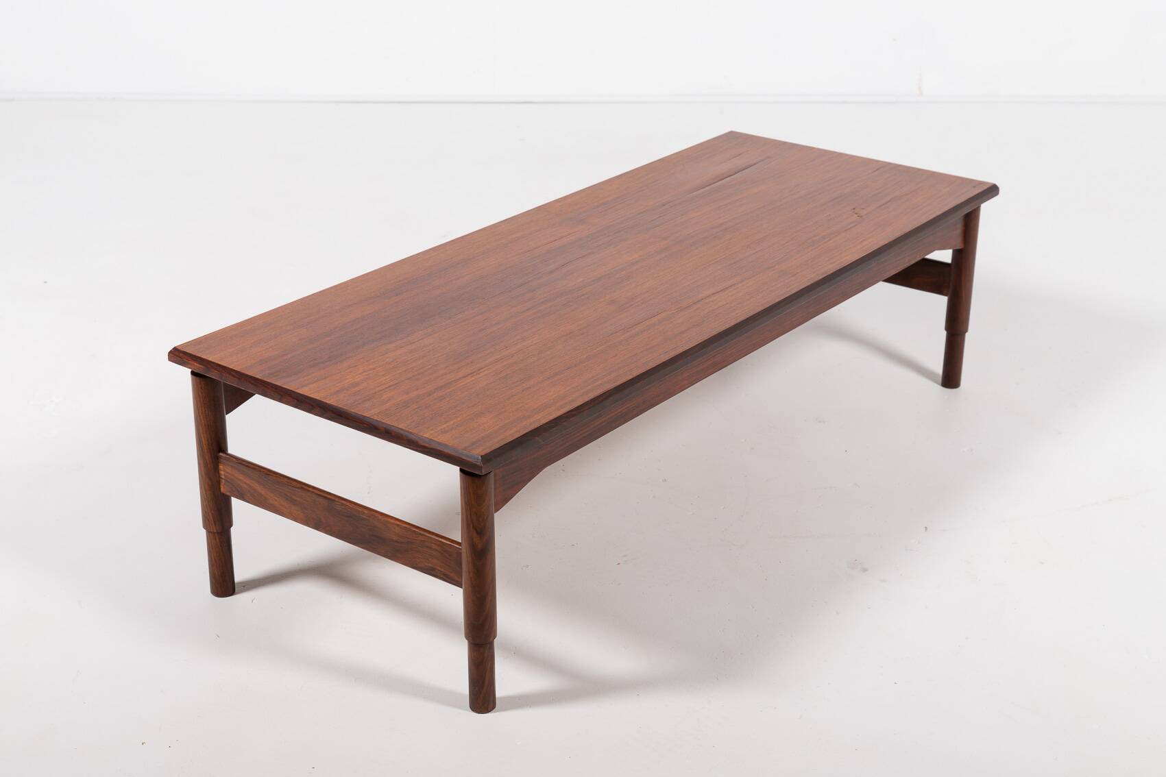Vintage spectacular veneer coffee table from Saporiti, 1960’s Italy