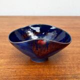 Mid-century German studio pottery bowl by Rainer Doss, 1960s.