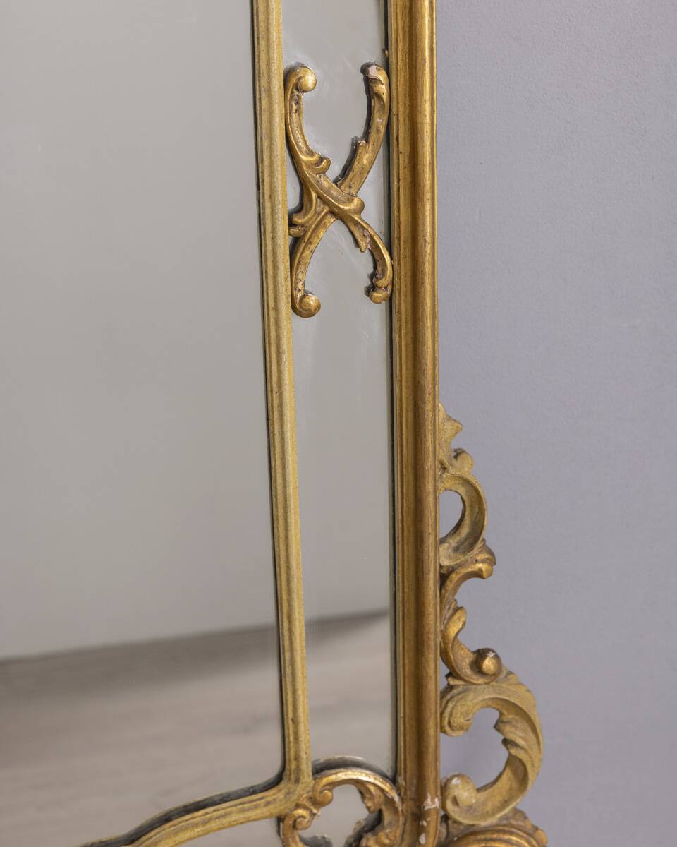 MIROIR MURAL DU DÉBUT DU XXE SIÈCLE EN BOIS DORÉ DE STYLE BAROQUE