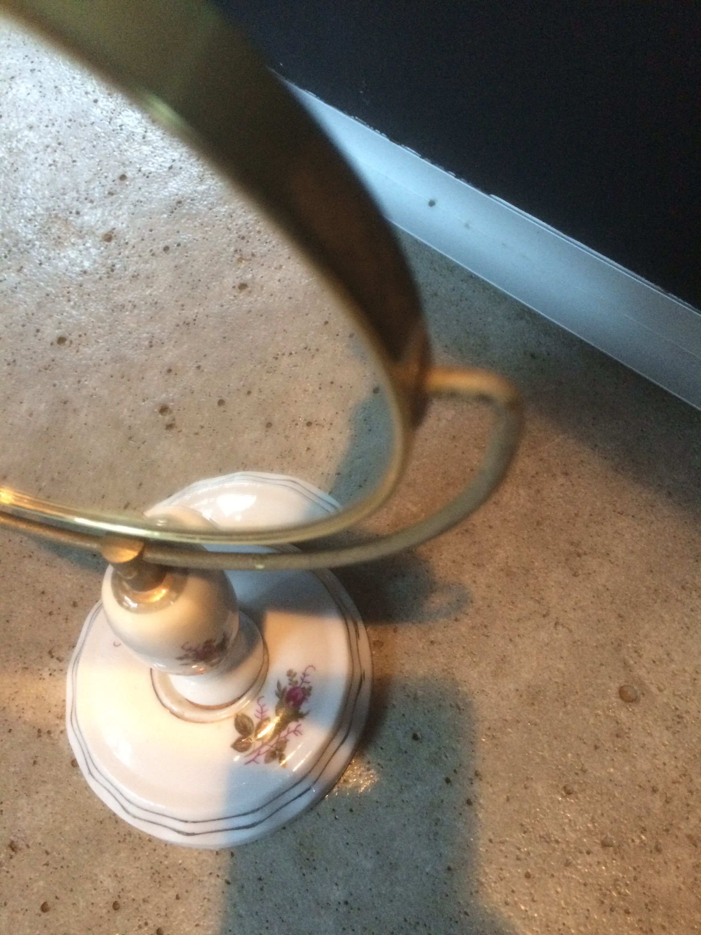 Mirror swivelling with porcelain foot