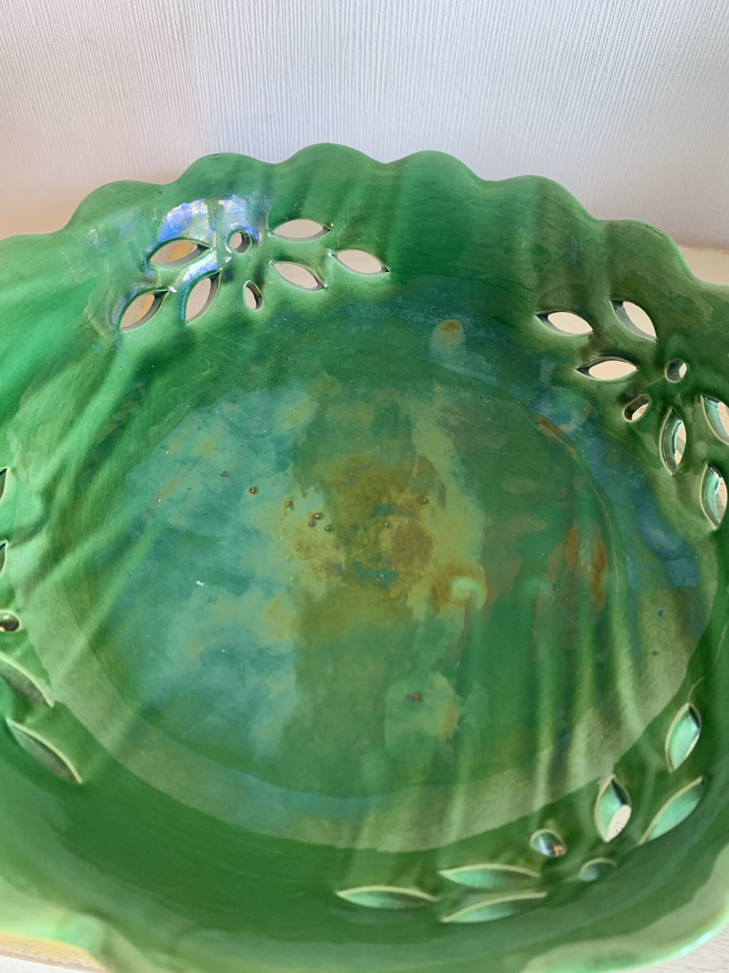 Cup on pedestal / Openwork compote in emerald green ceramic – Vi