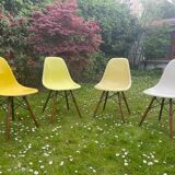 Set of 4 DSW chairs by Charles and Ray Eames edits Herman Miller