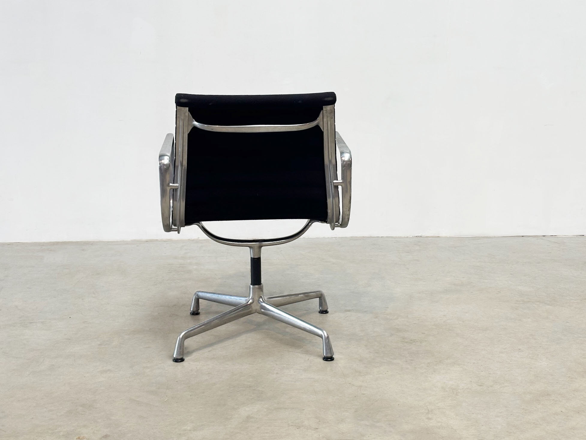 EA108 desk chair by Charles & Ray Eames for Vitra