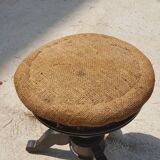 Stool with screw