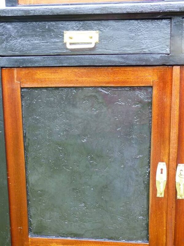 Buffet  ancien  vers  1940 avec plateau triroirs et portes effet beton – Totalement relooké