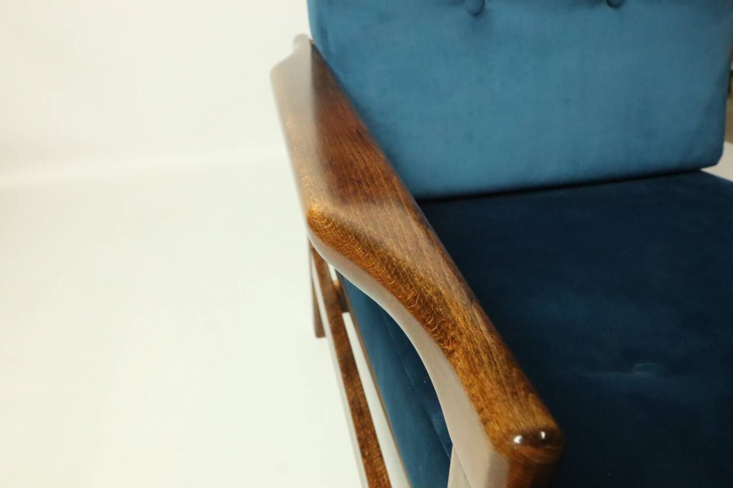 Fauteuil scandinave bleu marine velvet 1965  Z. Baczyk design chaise de salon