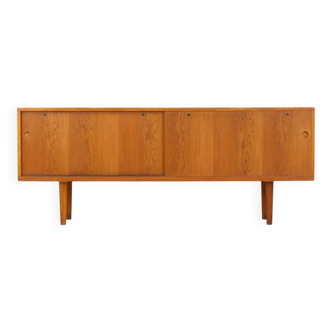 RY26 sideboard by Hans J. Wegner for Ry Møbler