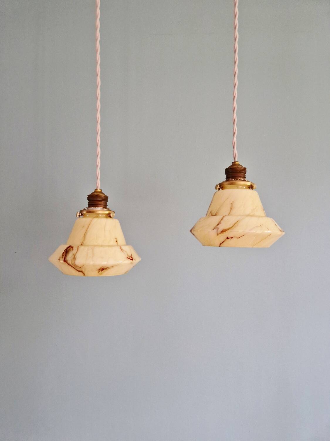 Pair of Art Deco marbled opaline pendant lights, Scailmont (Belgium)