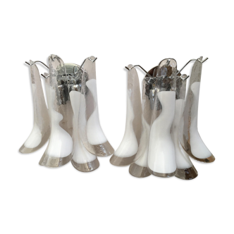 Wall sconces in white and transparent murano glass "saddle"