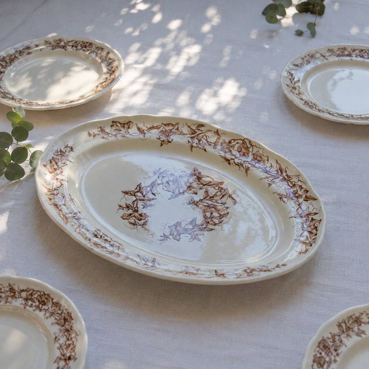 Oval dish from the 19th century in ironstone signed Longchamp "Liserons"