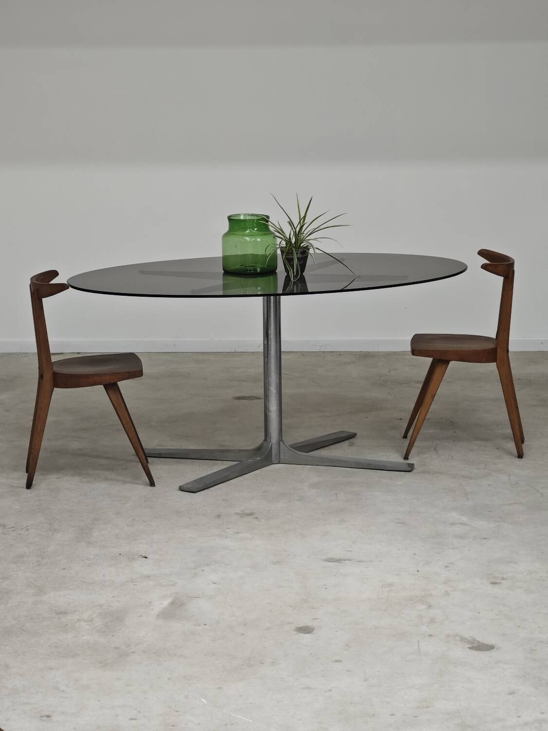 Dining table in glass, aluminum and chrome steel