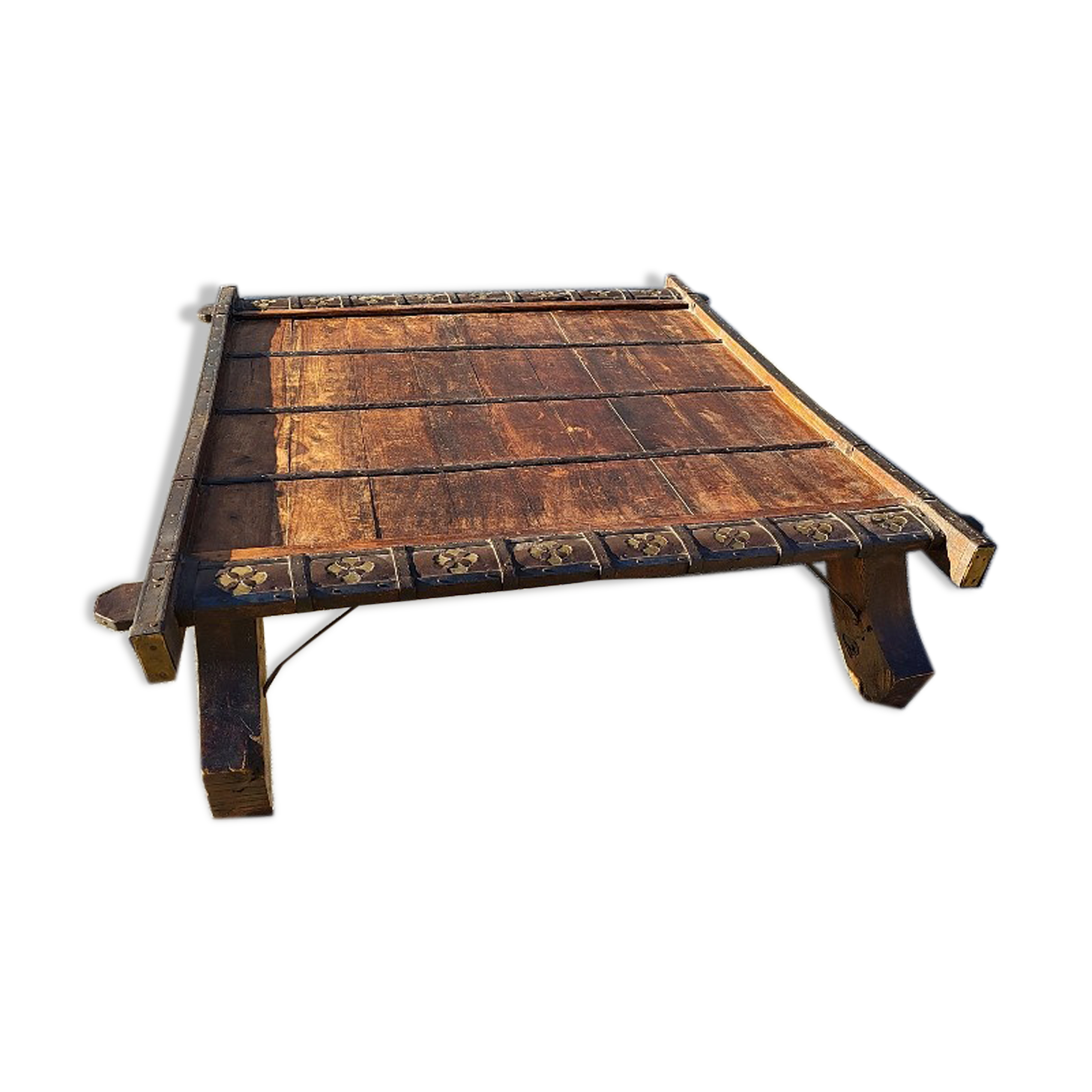 Coffee table elephant saddle in metal and copper wood
