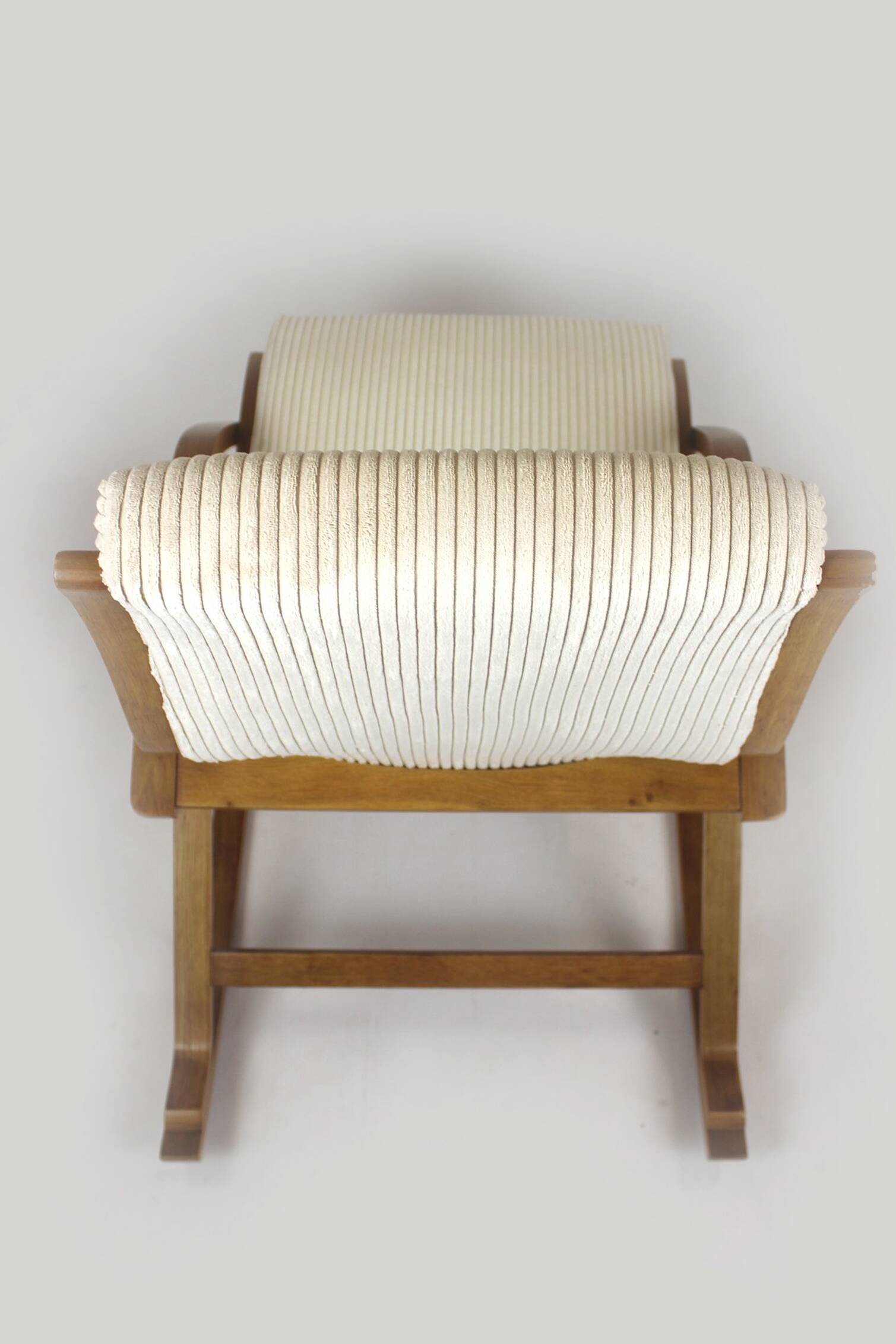 Fauteuil à bascule en contreplaqué restauré du milieu du siècle par L. Volak pour Drevopodnik Holesov, années 1960