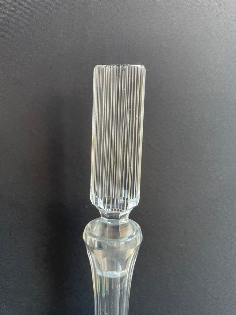 Carafe en cristal soufflé et taillé
