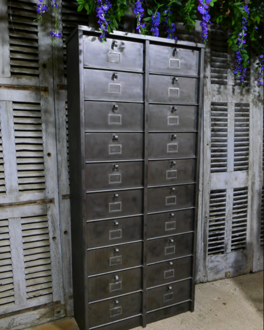 Furniture with 20 strafor industrial lockers