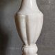 Lampe de table en albâtre, pied balustre, abat-jour en laine vierge