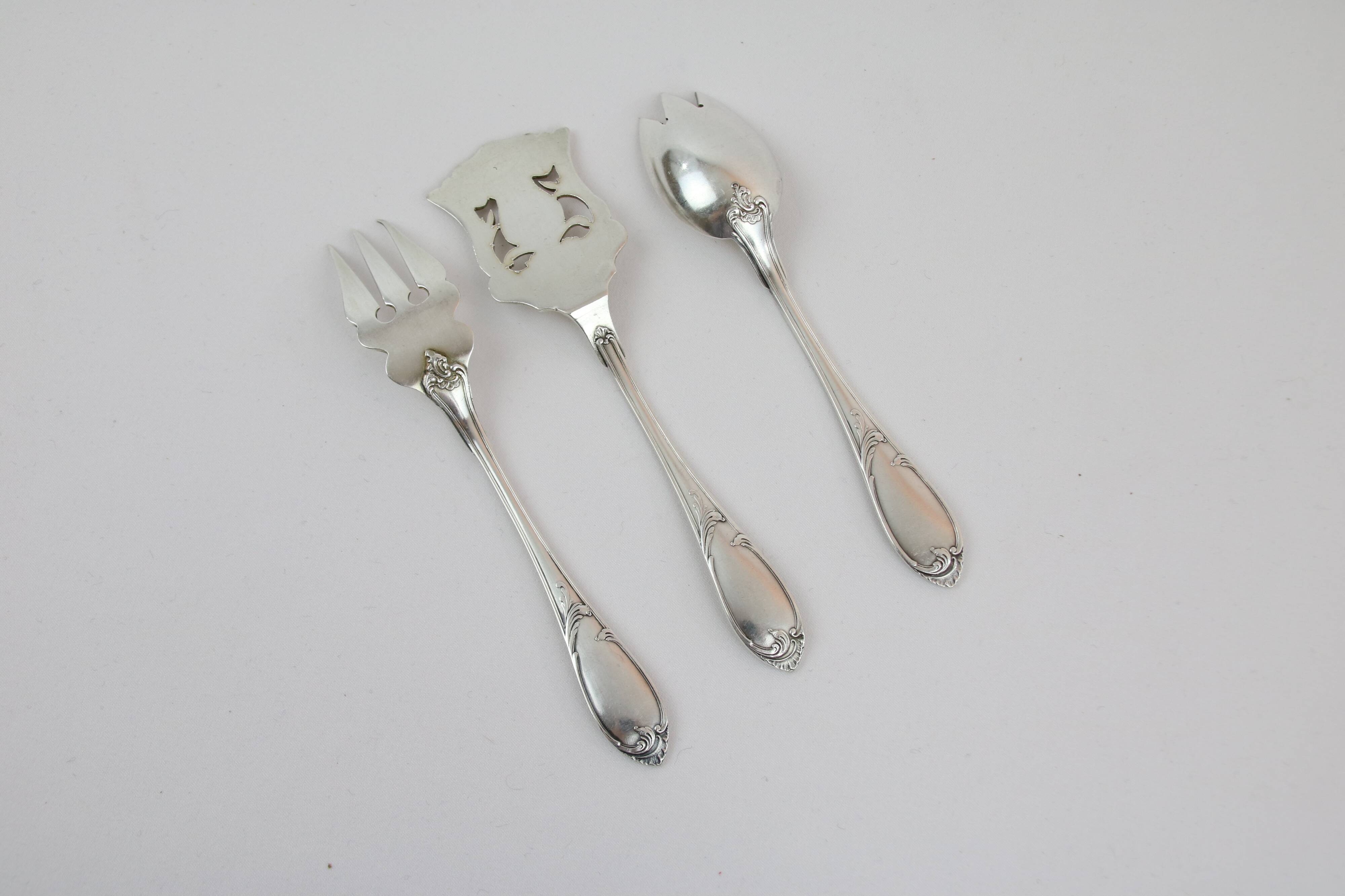 Chiseled Hors D'oeuvre Service In Swiss Silver Metal