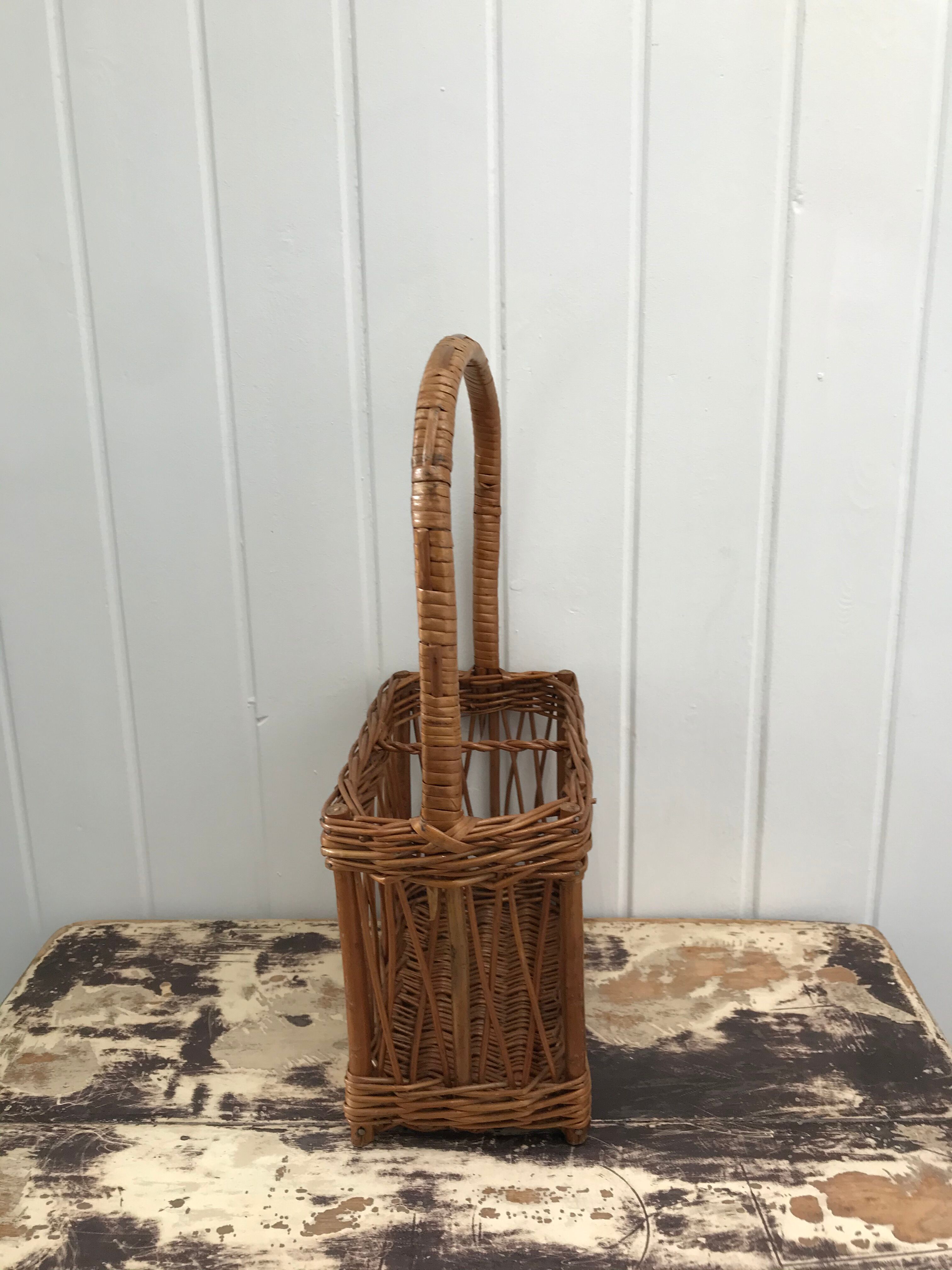 Wicker bottle holder