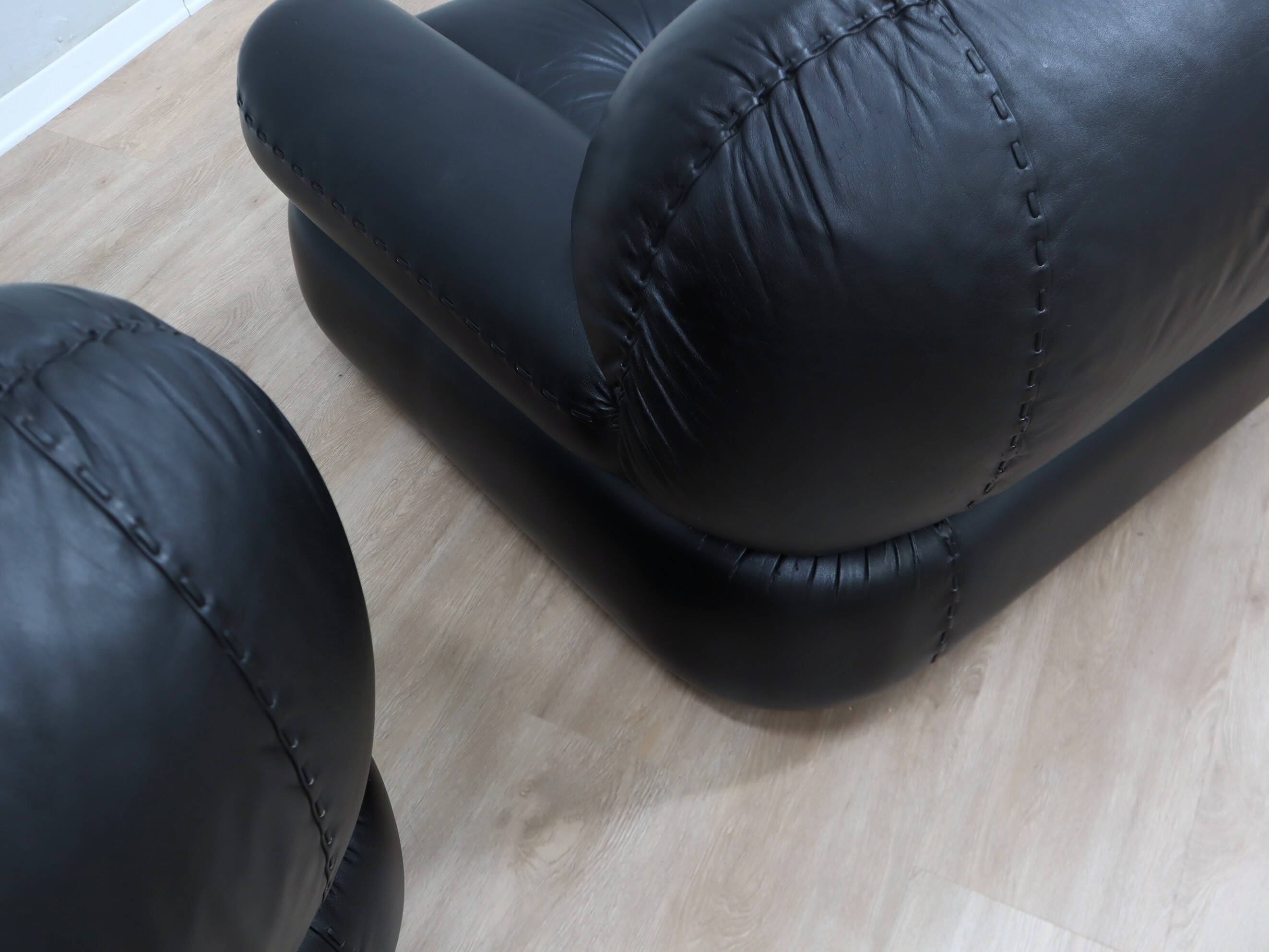 Pair of Mobil Girgi Sapporo armchairs black leather Italy 1970s