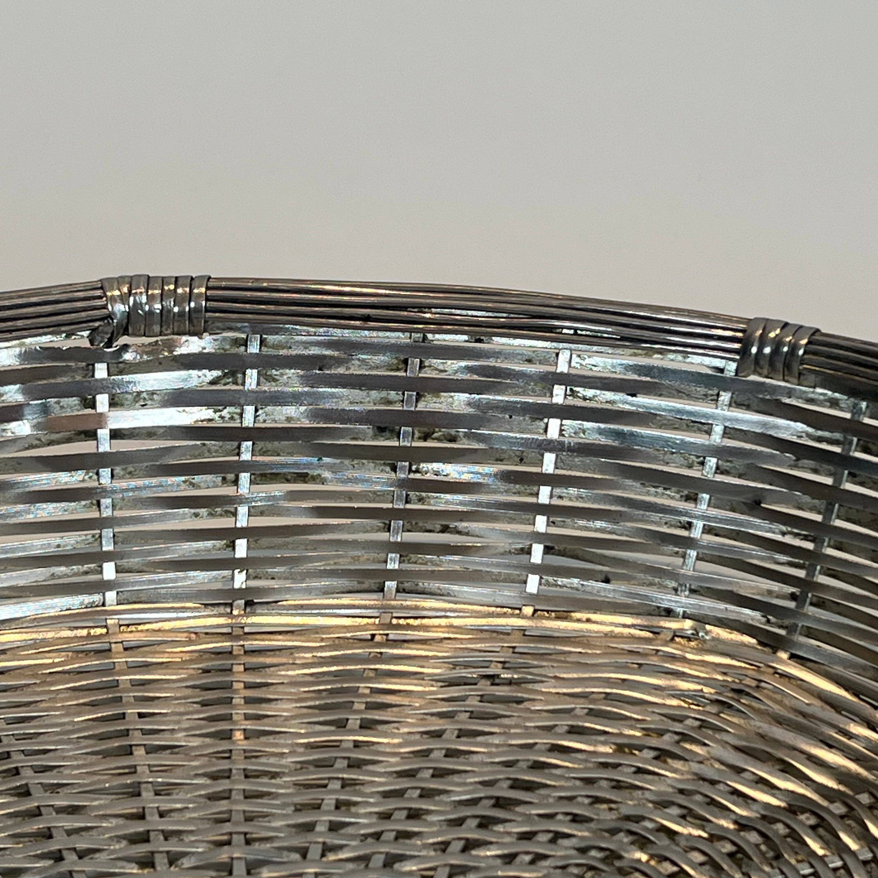 Bowl / pocket tray made of silver-plated wire