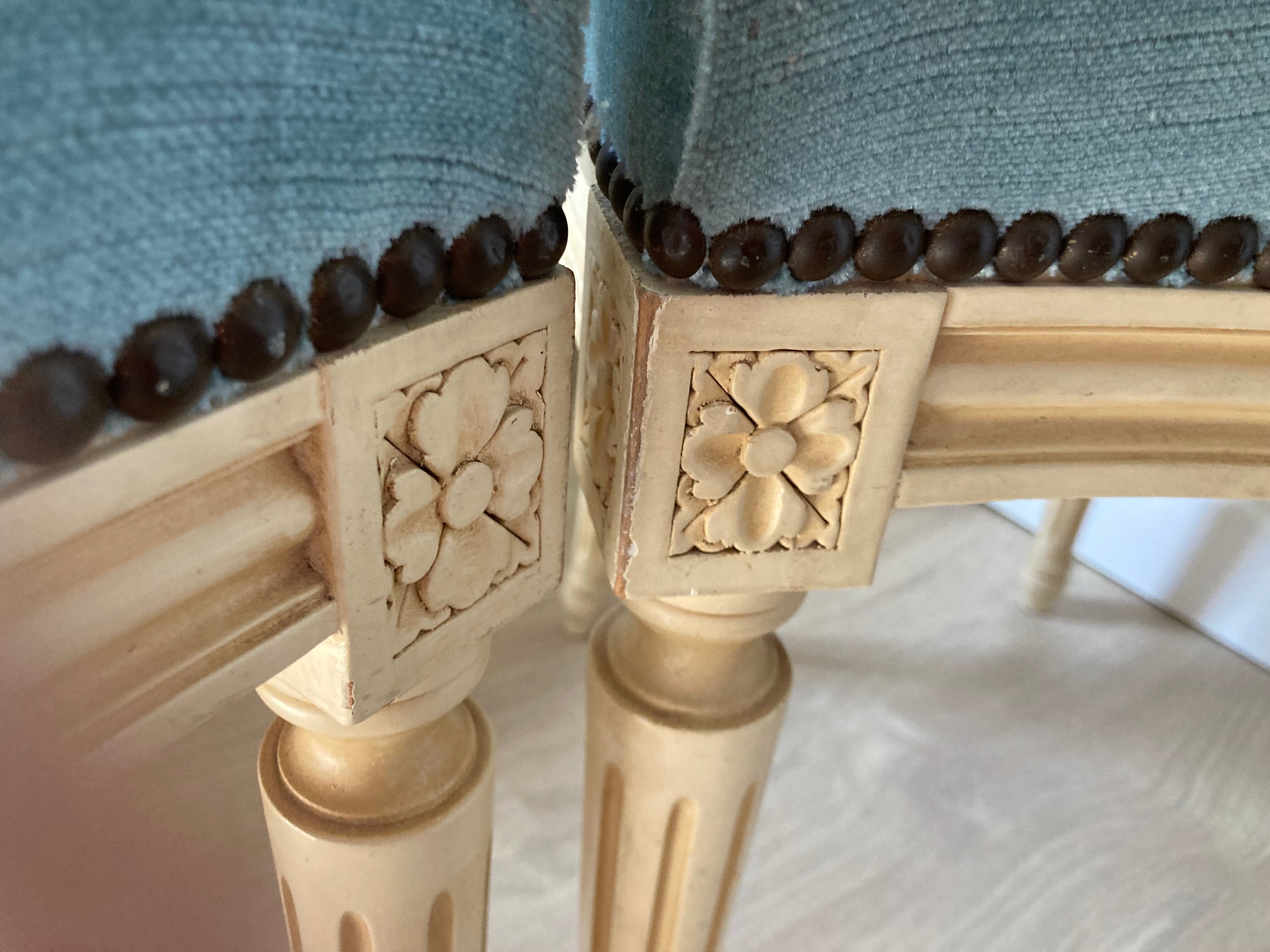 Suite of 4 velvet chairs