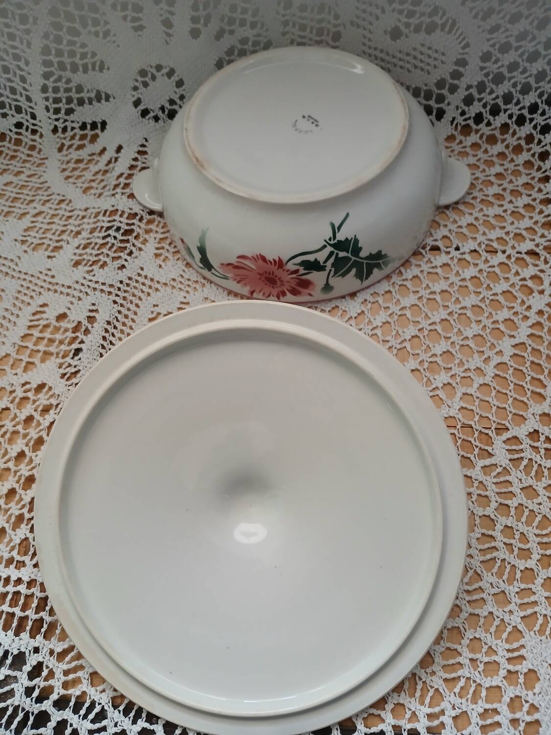 12 antique flat plates + HBCM soup tureen