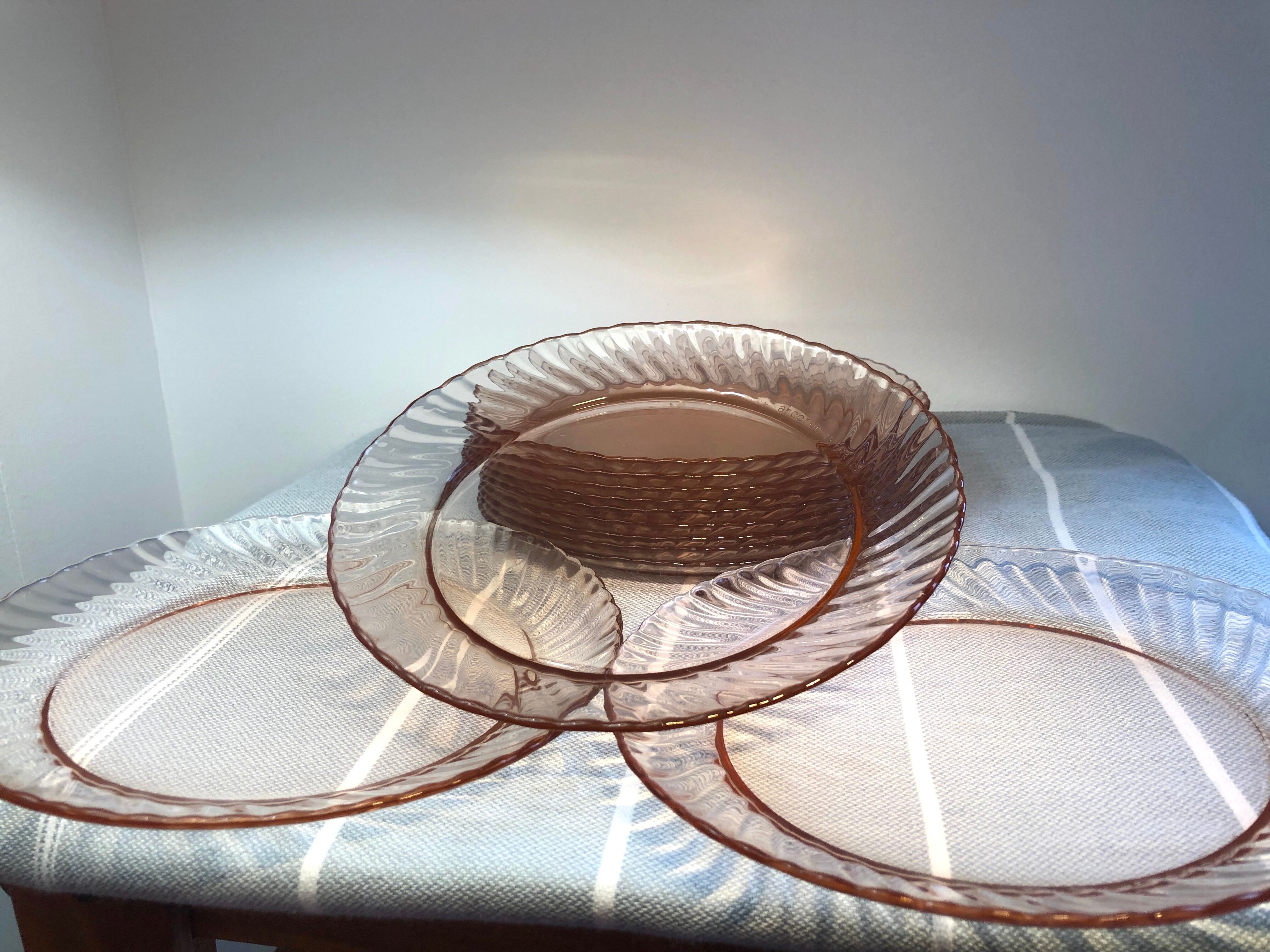 Pink glass dessert plates from the 70s, Arcoroc "Rosaline" +1 offered