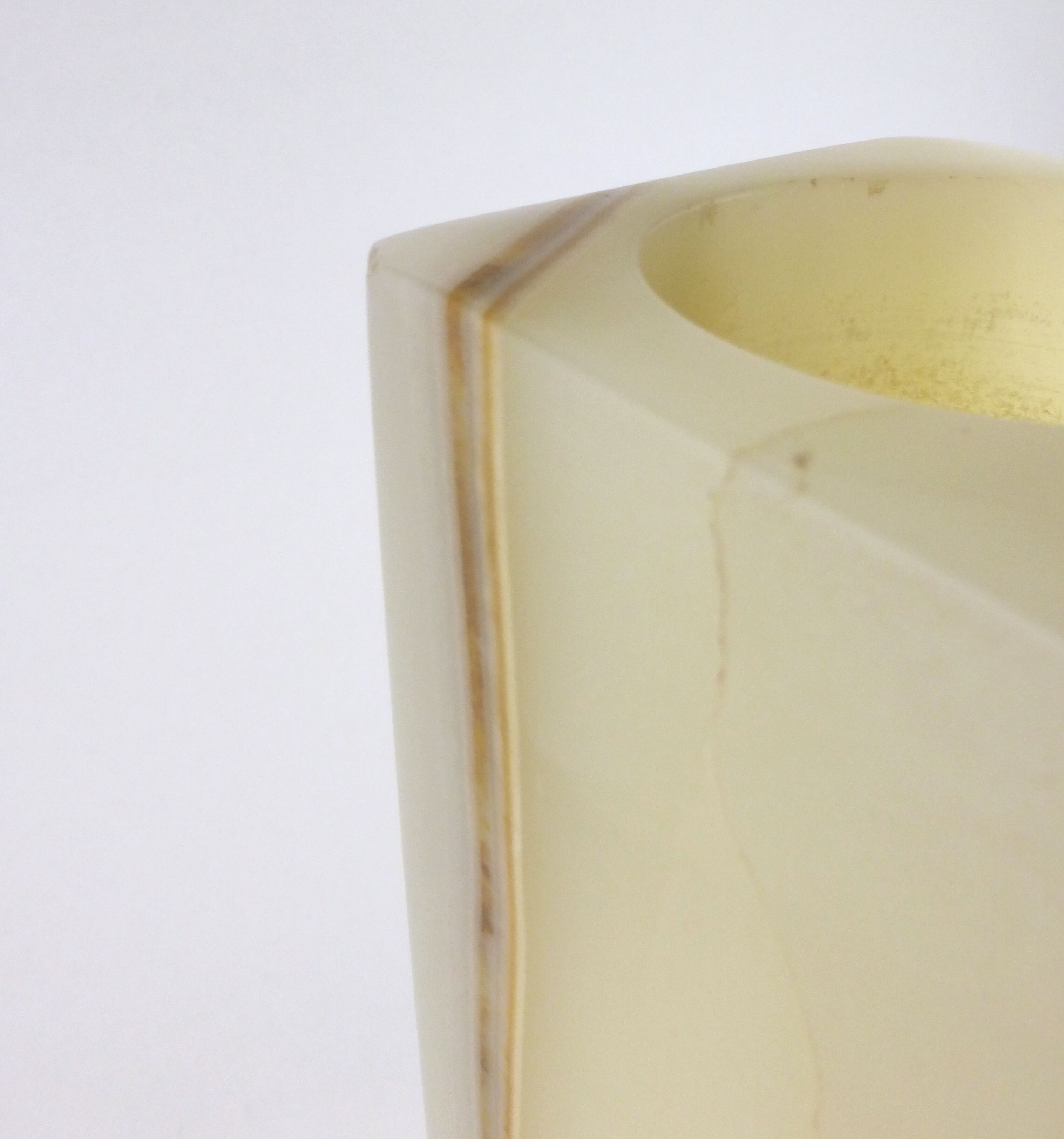 Vase quadrangulaire en Onyx des années 1970