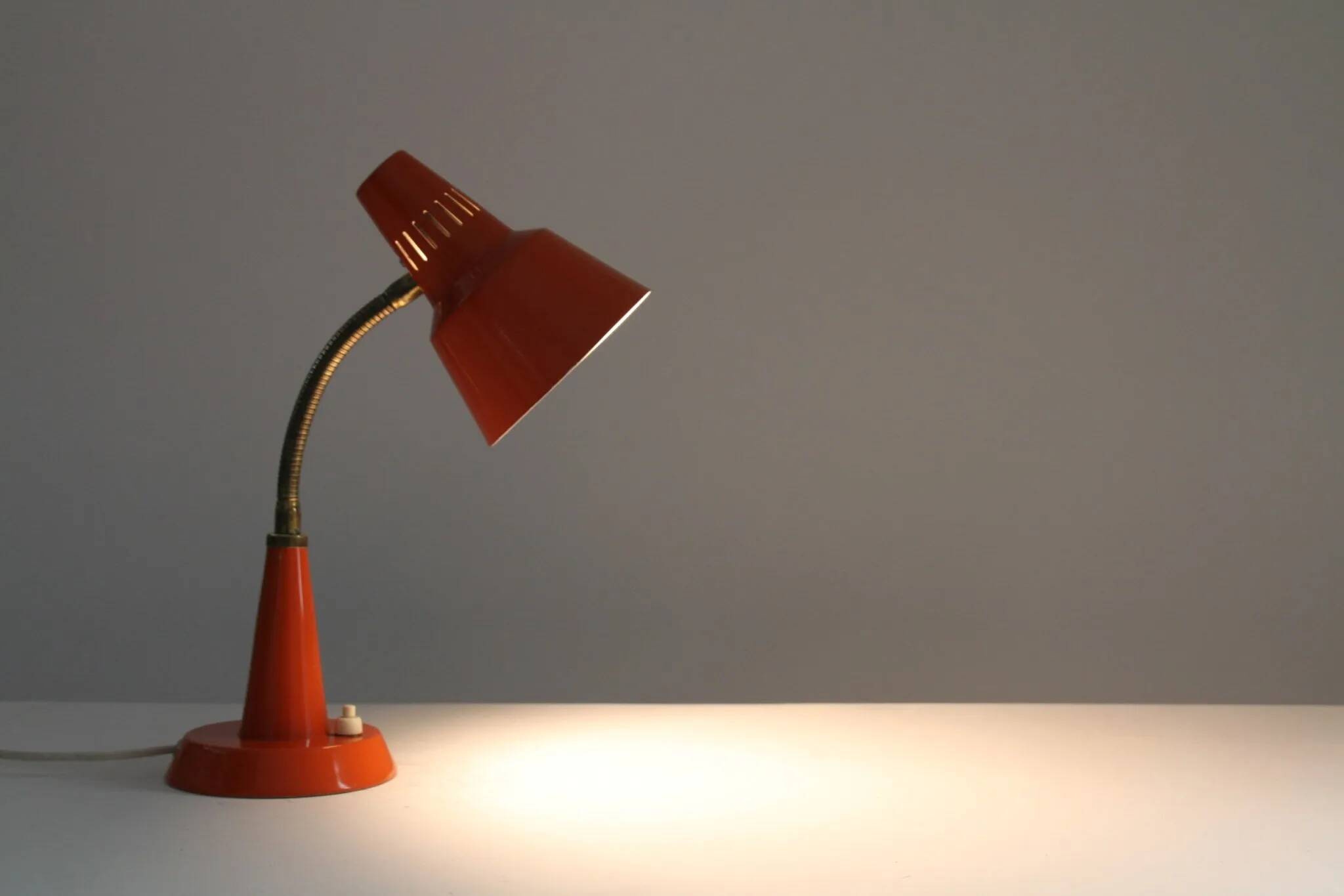 Gemi Model 600/5 Table or Desk Lamp – Swedish Modernism in Burnt Orange