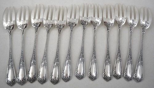 Ercuis Louis XV floral, 12 fish cutlery sets, 24 pieces in silver-plated metal.