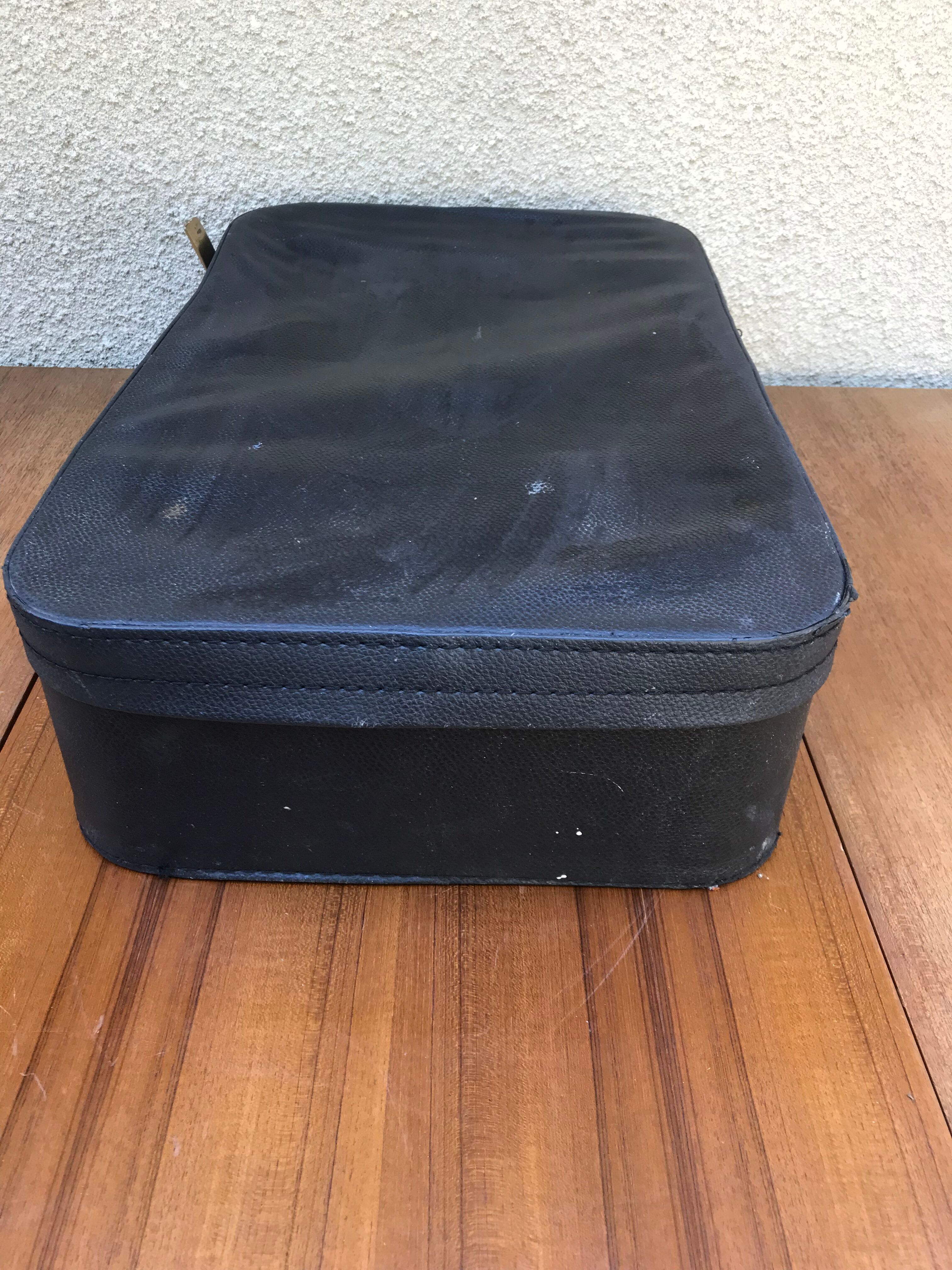 Former skai black travel suitcase