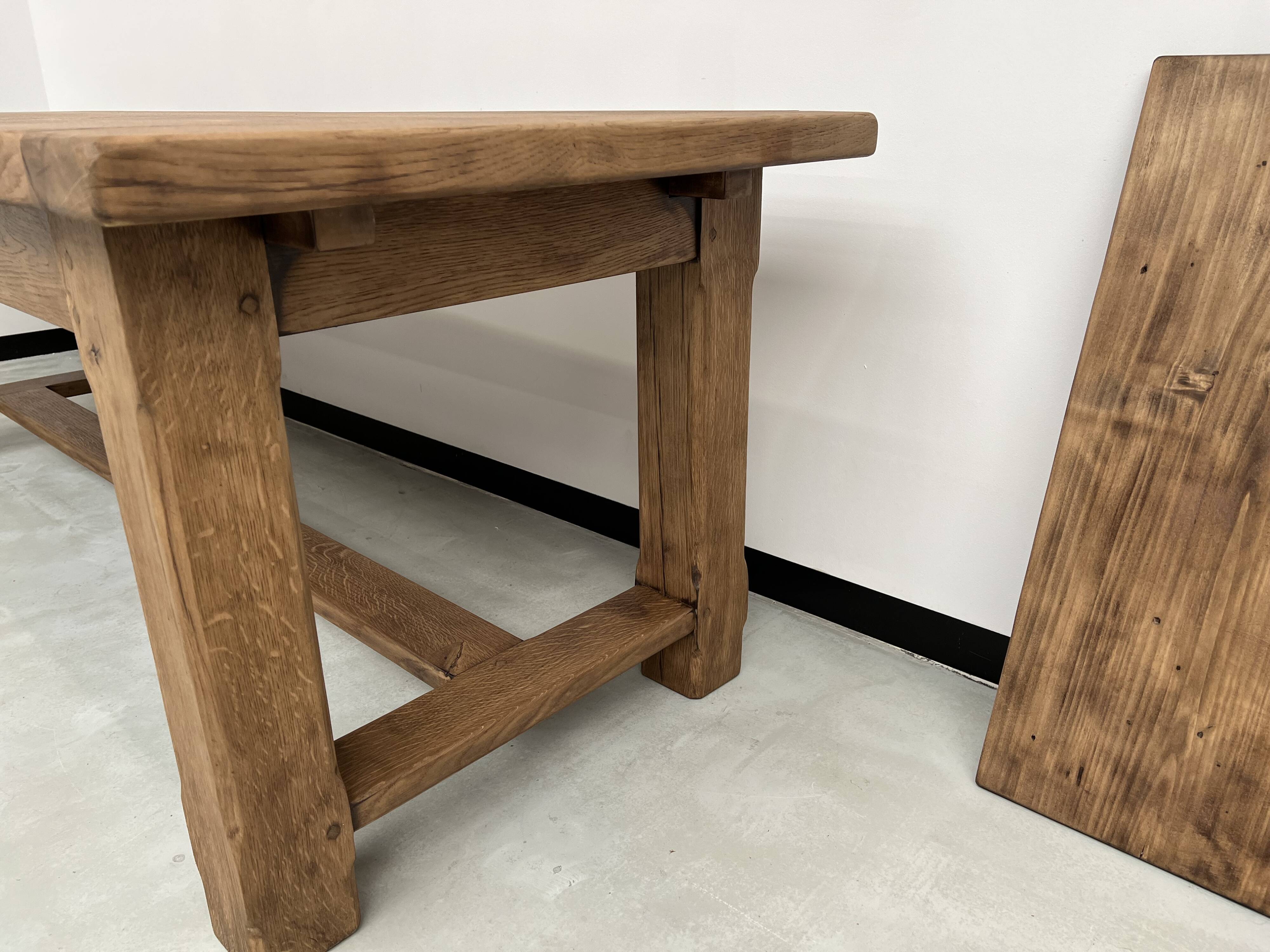 Grande table de ferme en chêne massif avec ses rallonges, années 50