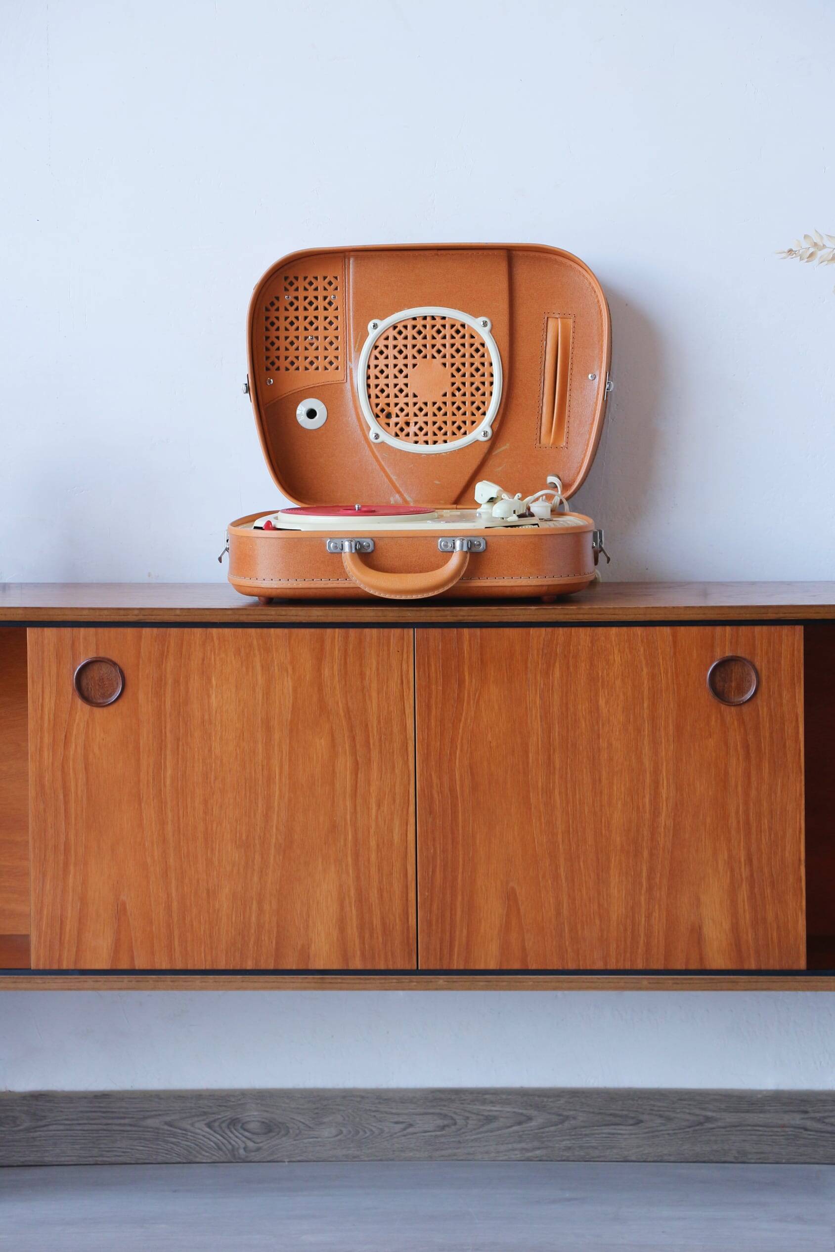 Minimalist teak sideboard – 1960s – England