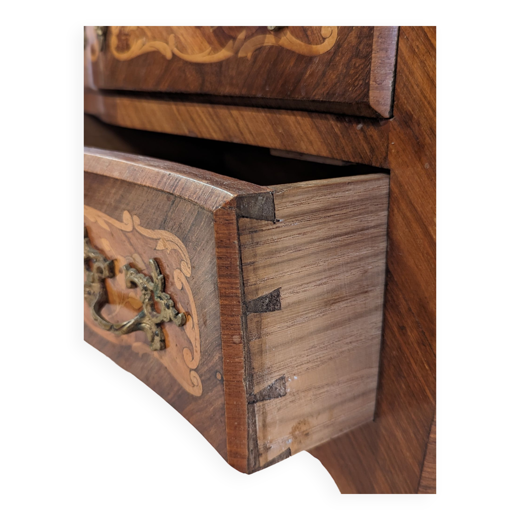 Small chest of drawers sauteuse louis XV inlaid